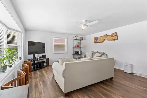 Living - 1118 E Park Hills Dr, Appleton, WI 54915 photo 3 of 3