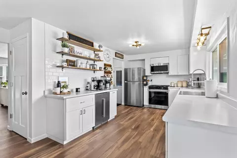Kitchen - 1118 E Park Hills Dr, Appleton, WI 54915 photo 1 of 2