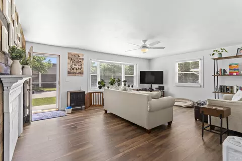 Living - 1118 E Park Hills Dr, Appleton, WI 54915 photo 2 of 3