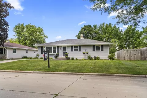 Exterior - 1118 E Park Hills Dr, Appleton, WI 54915 photo 3 of 5