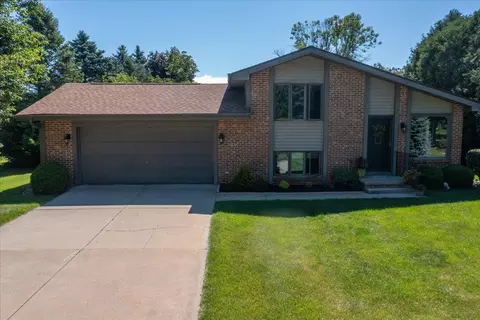 4360 Swallow Banks Ln, Oshkosh, WI 54904