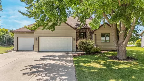 358 S 5th St, Winneconne, WI 54986