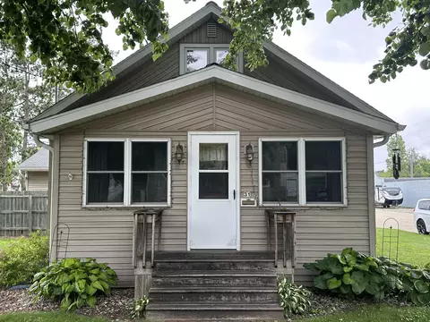 31 E 2nd St, Clintonville, WI 54929