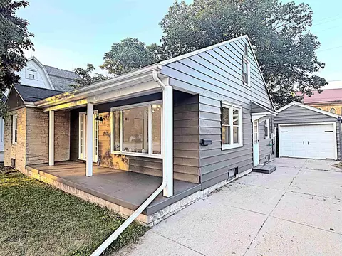 34 N Madison St, Chilton, WI 53014
