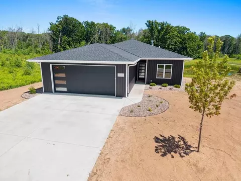 4001 Antwerp Ave #7, Howard, WI 54313