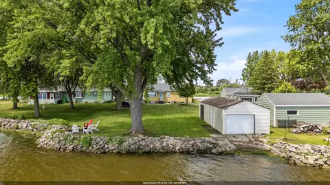 n9363 Lakeshore Drive, Van Dyne, WI 54979