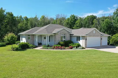 4437 Pine Grove Rd, Denmark, WI 54208