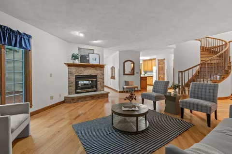Living - 17 Pamela Ct, Appleton, WI 54915 photo 1 of 6