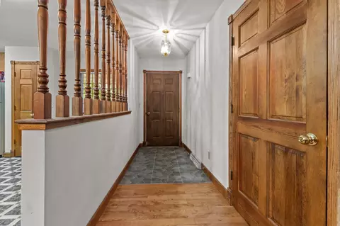 Entry Way - 17 Pamela Ct, Appleton, WI 54915 photo 6 of 6