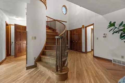 Entry Way - 17 Pamela Ct, Appleton, WI 54915 photo 3 of 6