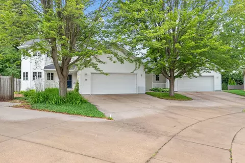 Exterior - 17 Pamela Ct, Appleton, WI 54915 photo 2 of 9