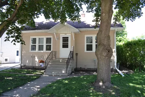 902 W 4th Ave, Oshkosh, WI 54902