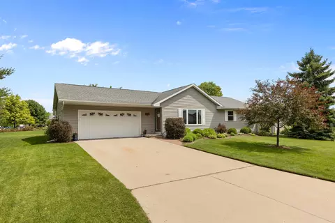 1140 Grassy Plains Dr, Neenah, WI 54956
