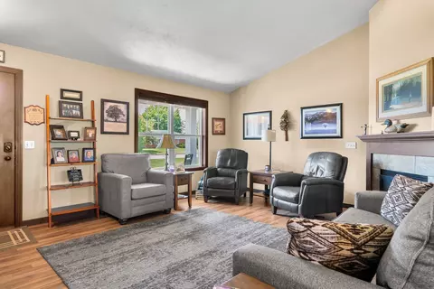 Living - 567 Fair St, Wrightstown, WI 54180 photo 3 of 3