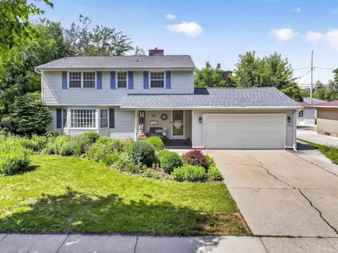 Exterior - 700 E Lindbergh St, Appleton, WI 54911 photo 2 of 11