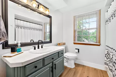 Bath - 700 E Lindbergh St, Appleton, WI 54911 photo 6 of 7