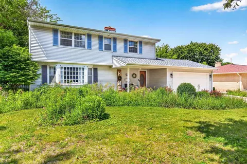 Exterior - 700 E Lindbergh St, Appleton, WI 54911 photo 10 of 11