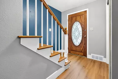 Entry Way - 700 E Lindbergh St, Appleton, WI 54911 photo 2 of 4