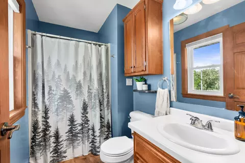 Bath - 4501 N Stonebridge Ct, Appleton, WI 54913 photo 2 of 3