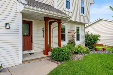 Exterior - 4501 N Stonebridge Ct, Appleton, WI 54913 photo 2 of 8
