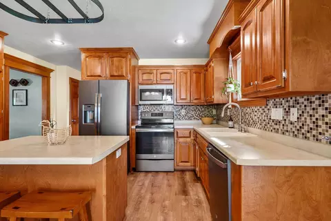 Kitchen - 4501 N Stonebridge Ct, Appleton, WI 54913 photo 4 of 5