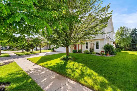 Exterior - 4501 N Stonebridge Ct, Appleton, WI 54913 photo 5 of 8