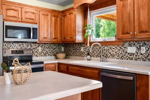 Kitchen - 4501 N Stonebridge Ct, Appleton, WI 54913 photo 2 of 5