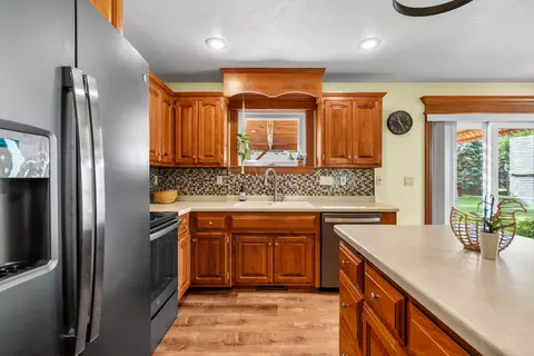Kitchen - 4501 N Stonebridge Ct, Appleton, WI 54913 photo 5 of 5