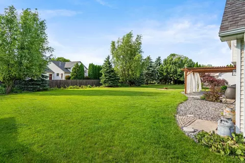 Exterior - 4501 N Stonebridge Ct, Appleton, WI 54913 photo 7 of 8
