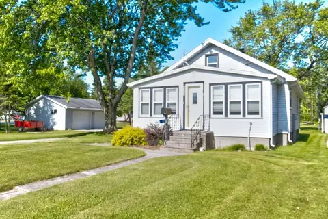 4131 10th St, Menominee, MI 49858