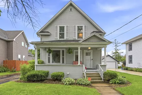 424 3rd St, Neenah, WI 54956