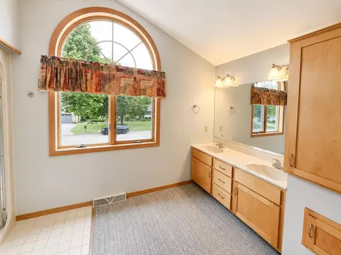 Bath - 3529 N Morrison St, Appleton, WI 54911 photo 4 of 4