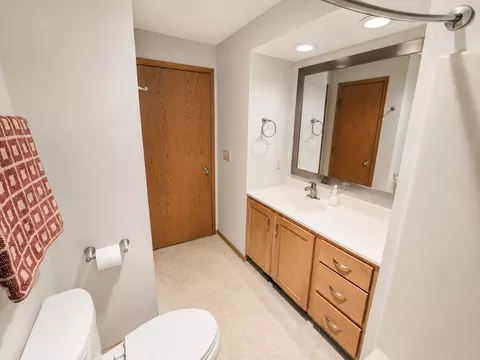 Bath - 3529 N Morrison St, Appleton, WI 54911 photo 2 of 4