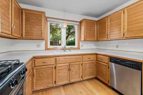 Kitchen - 933 E Windfield Pl #A, Appleton, WI 54911 photo 3 of 4
