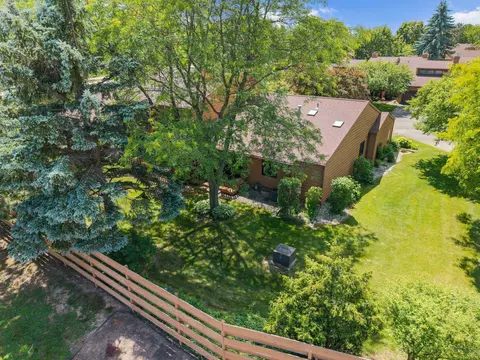 Exterior - 933 E Windfield Pl #A, Appleton, WI 54911 photo 8 of 9