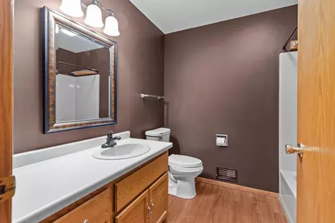 Bath - 933 E Windfield Pl #A, Appleton, WI 54911 photo 2 of 3
