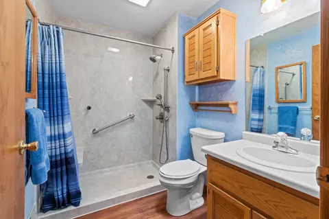Bath - 933 E Windfield Pl #A, Appleton, WI 54911 photo 1 of 3