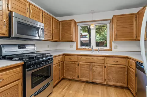 Kitchen - 933 E Windfield Pl #A, Appleton, WI 54911 photo 2 of 4