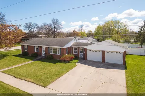 1013 Schwartz St, Green Bay, WI 54302