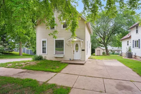 209 Kenneth Ave, Kaukauna, WI 54130