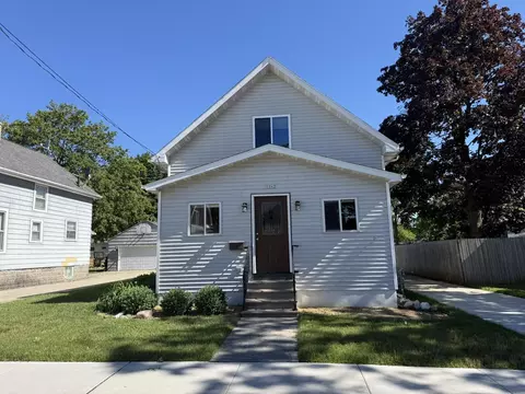 1042 Tyler Ave, Oshkosh, WI 54902