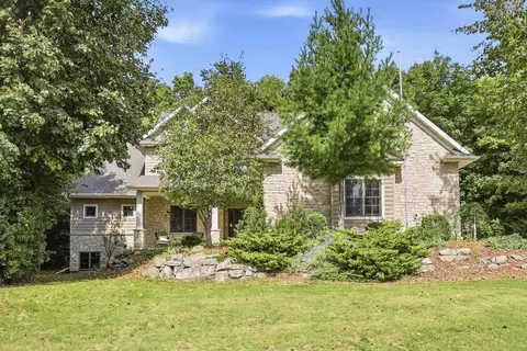 1387 Radcliff Rd, Neenah, WI 54956