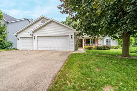 Exterior - 1424 E Keystone Ln, Appleton, WI 54913 photo 3 of 8