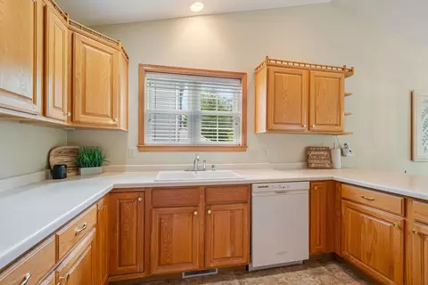 Kitchen - 1424 E Keystone Ln, Appleton, WI 54913 photo 4 of 5