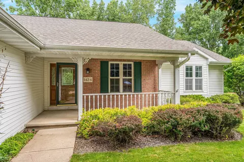 Exterior - 1424 E Keystone Ln, Appleton, WI 54913 photo 4 of 8