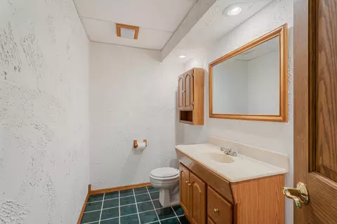 Bath - 1424 E Keystone Ln, Appleton, WI 54913 photo 4 of 4