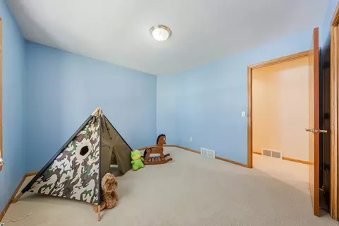 Bedroom - 1424 E Keystone Ln, Appleton, WI 54913 photo 6 of 10