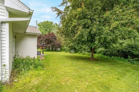 Exterior - 1424 E Keystone Ln, Appleton, WI 54913 photo 5 of 8