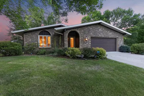 323 Old Pioneer Rd, Fond Du Lac, WI 54935