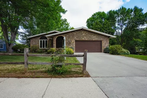 323 Old Pioneer Rd, Fond Du Lac, WI 54935